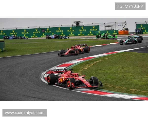 F1赛车新赛季揭幕战精彩纷呈 路面湿滑考验车手极限反应速度